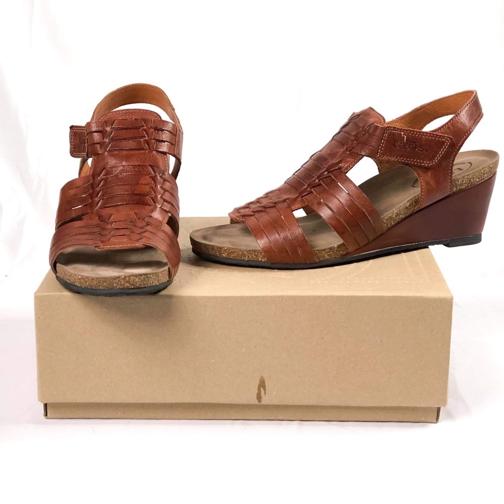 Täōs wedge sandals.  style:tradition  color:cognac